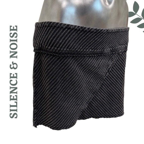 🛍️3/$40 Silence + Noise Urban Outfitters Grey Black Knit Miniskirt Skirt - Picture 2 of 6